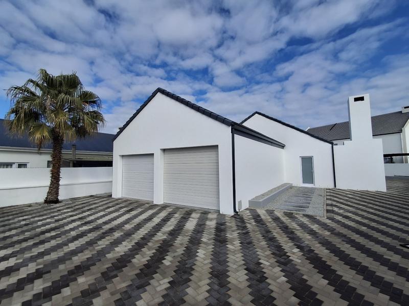 3 Bedroom Property for Sale in Golden Mile Western Cape